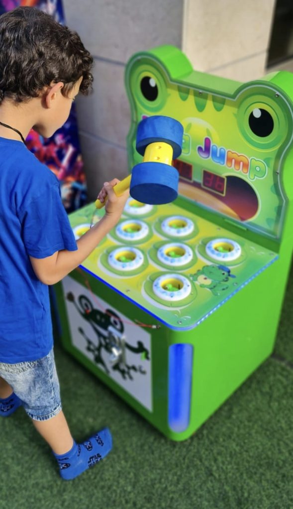 השכרת מכונת משחק תפוס את הצפרדע