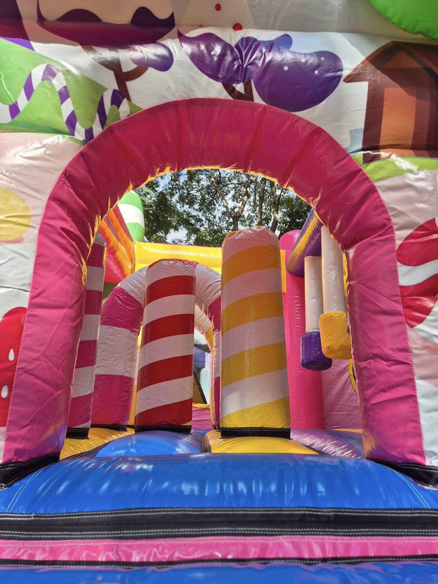 השכרת מתנפח ממתקים משולב – תמונה 3